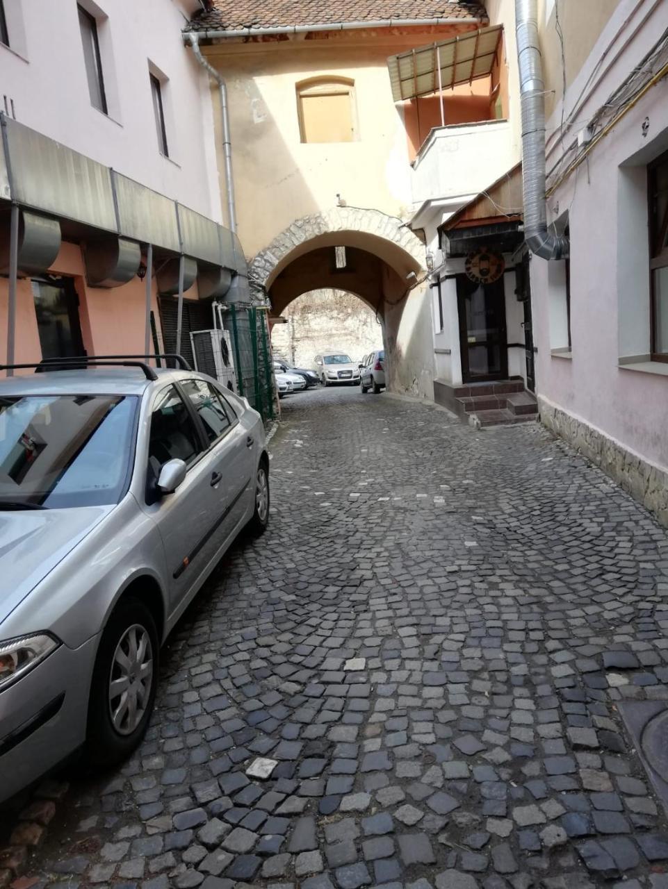 Leyla Hostel Брашов Экстерьер фото