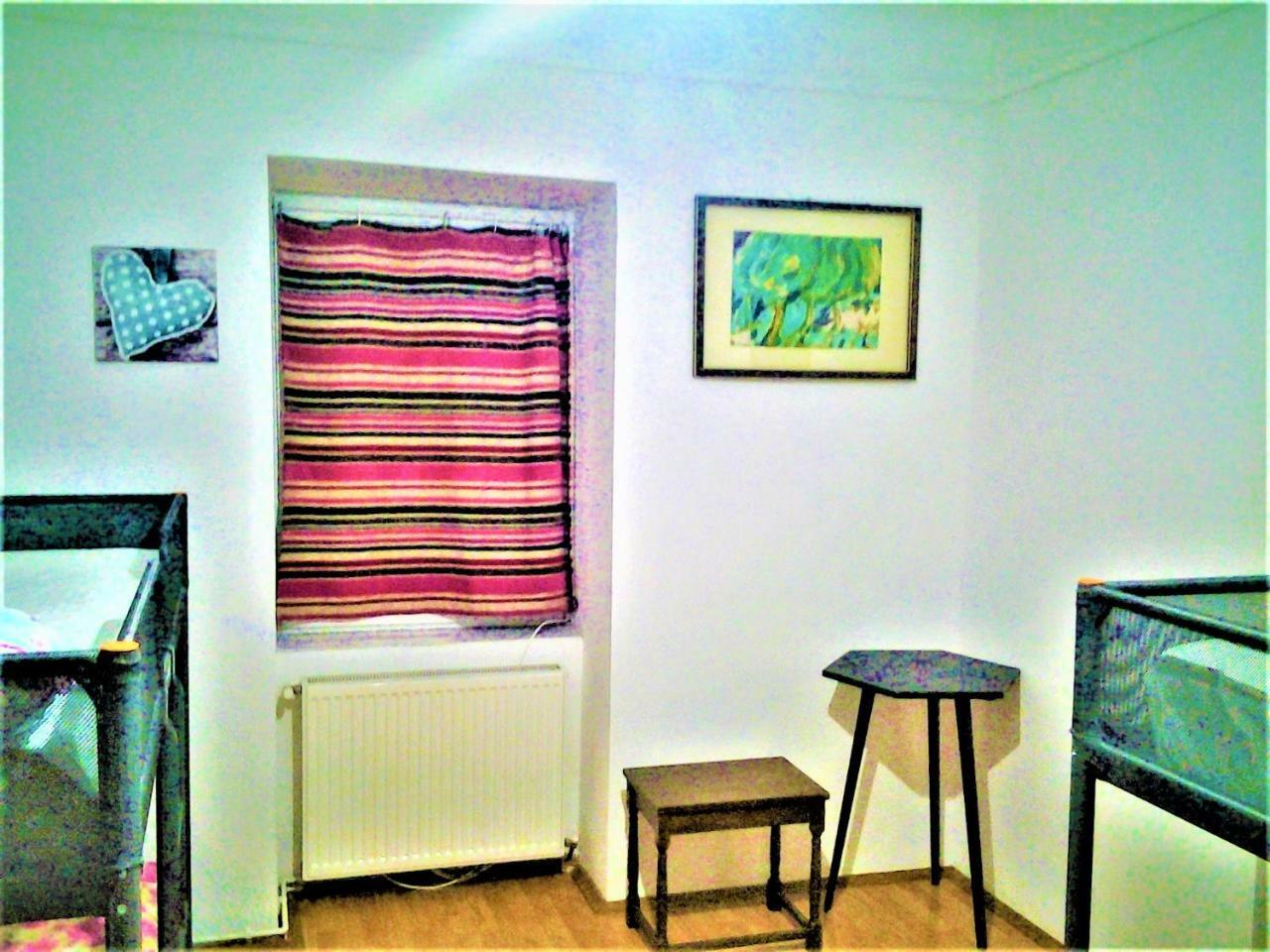 Leyla Hostel Брашов Экстерьер фото